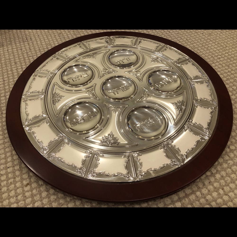 Hazorfim Seder plate